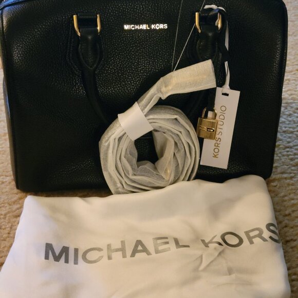 Michael Kors Mercer Bag - Picture 2 of 6
